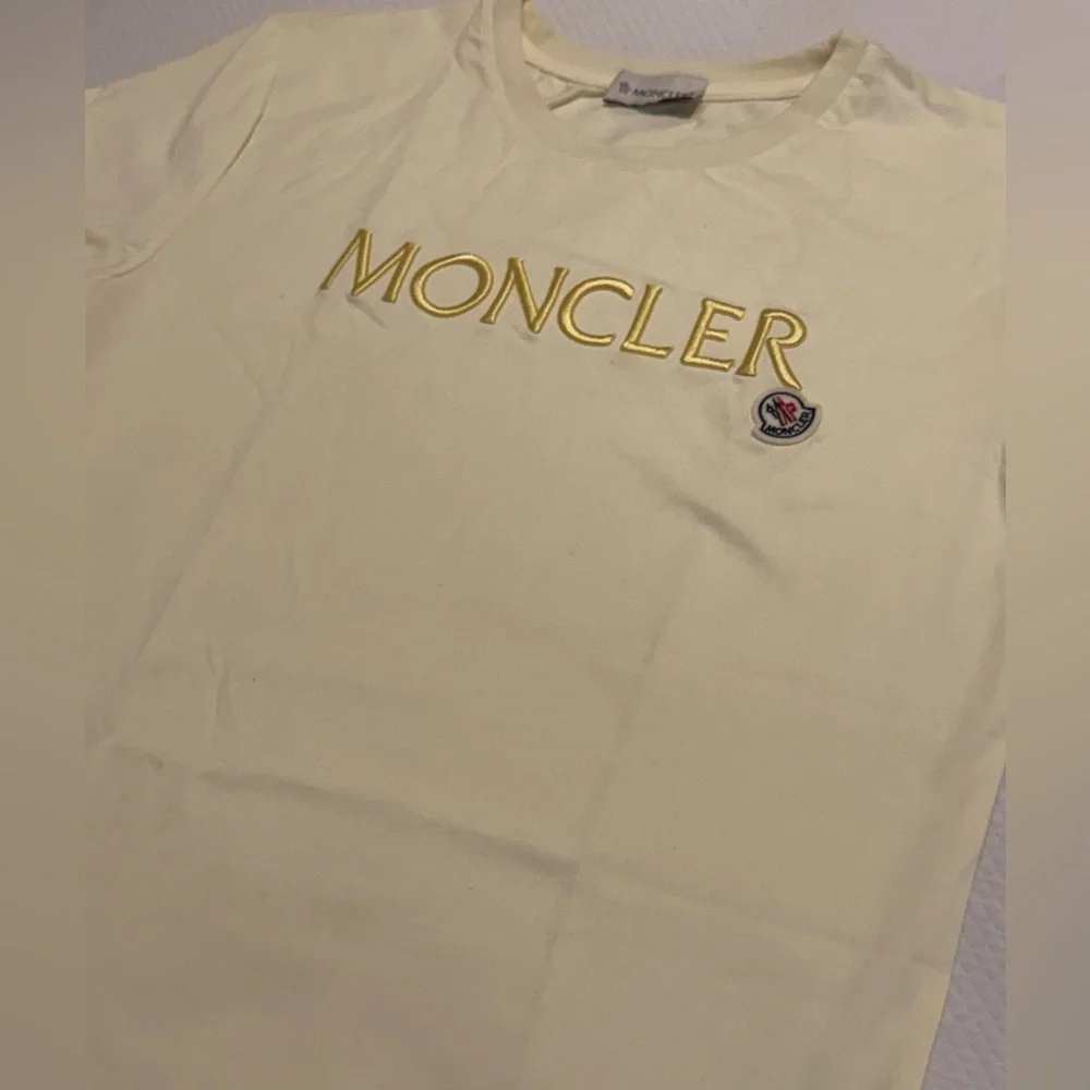 Moncler embroidered-logo cotton T-shirt, Size XS/ 14y - Picture 6 of 9